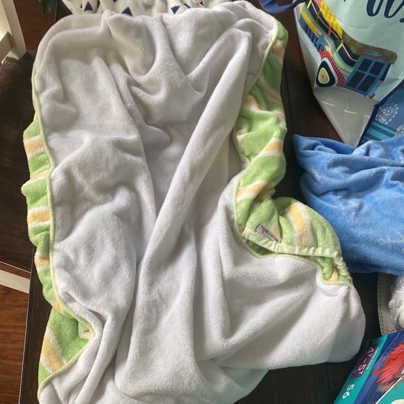 Changing table covers - Picture 6 of 7